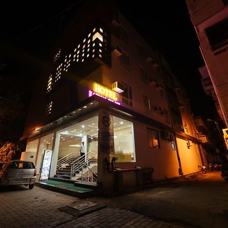 Radical Palace Hotel And Restaurant Лакхнау Экстерьер фото
